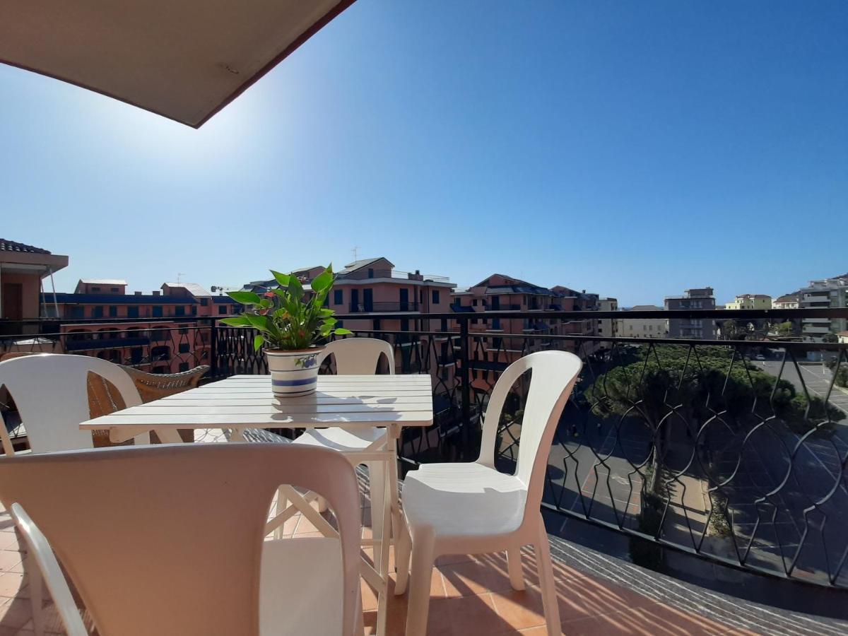 Nel Blu Apartment Marina dʼMarina dʼAndora Exterior foto